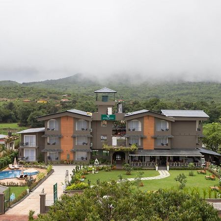 Stone Wood Hotel Amboli 암볼리 외부 사진