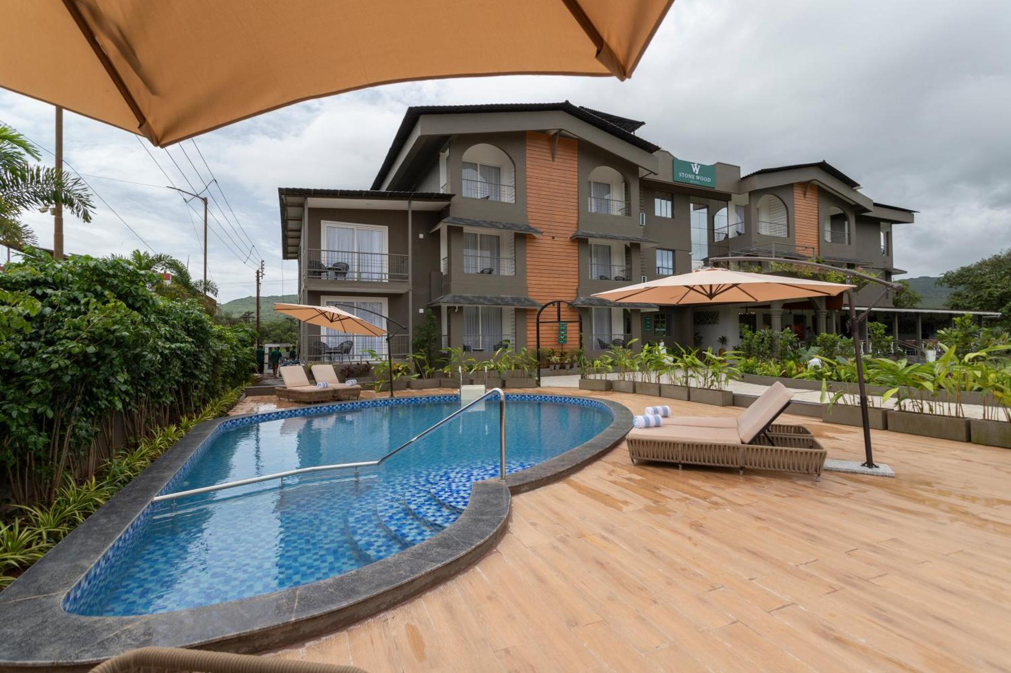 Stone Wood Hotel Amboli 암볼리 외부 사진