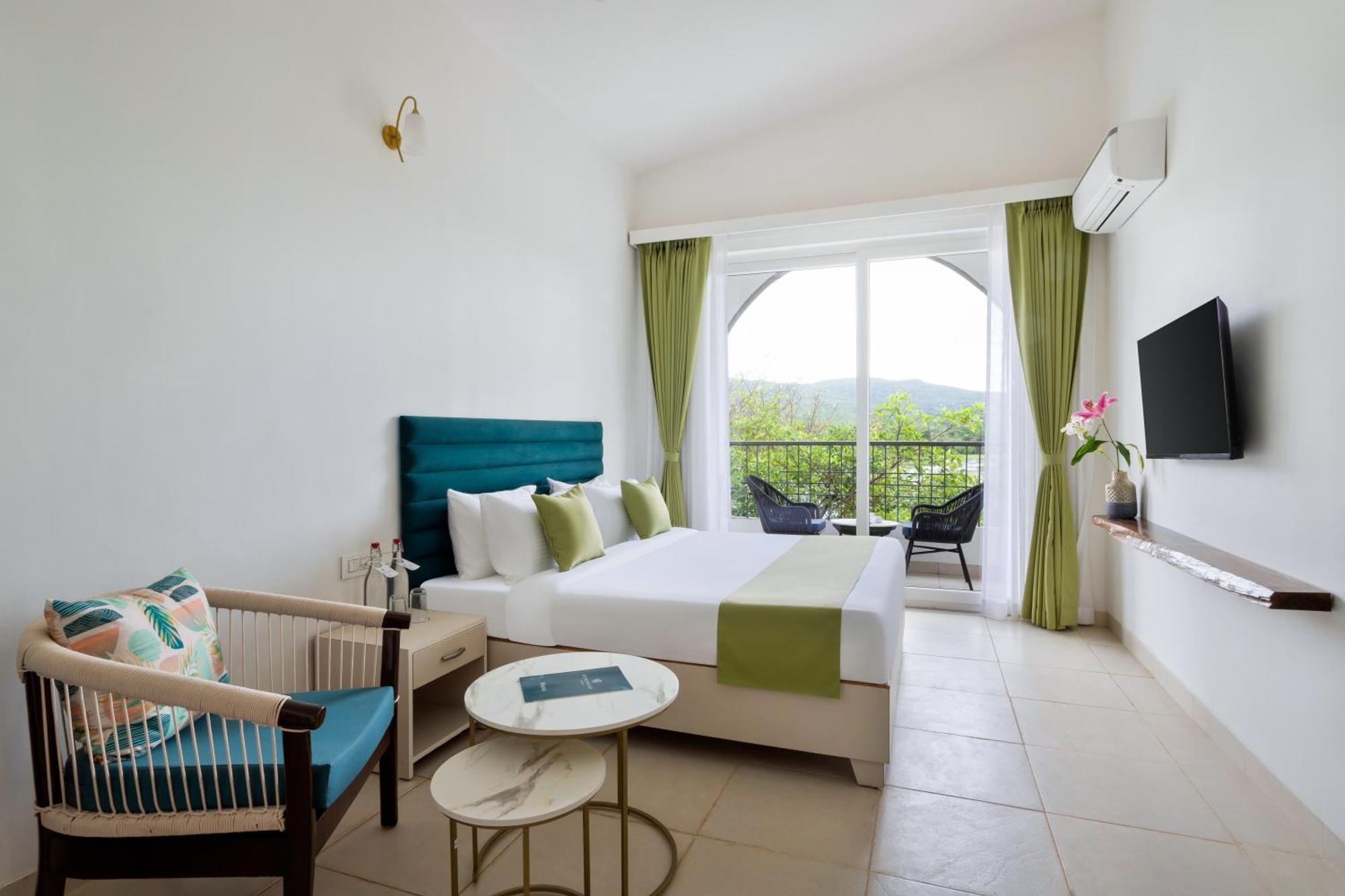 Stone Wood Hotel Amboli 암볼리 외부 사진