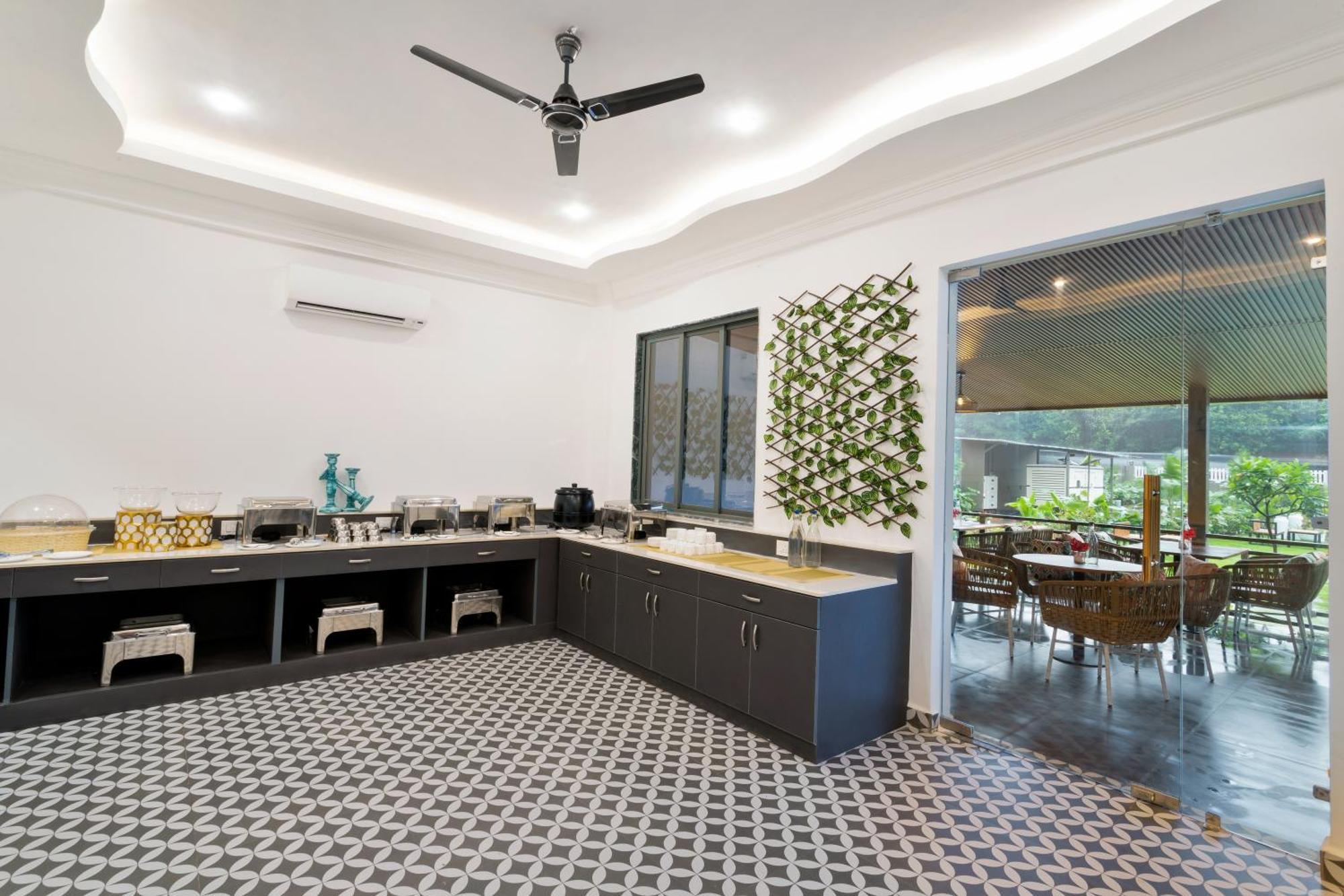 Stone Wood Hotel Amboli 암볼리 외부 사진