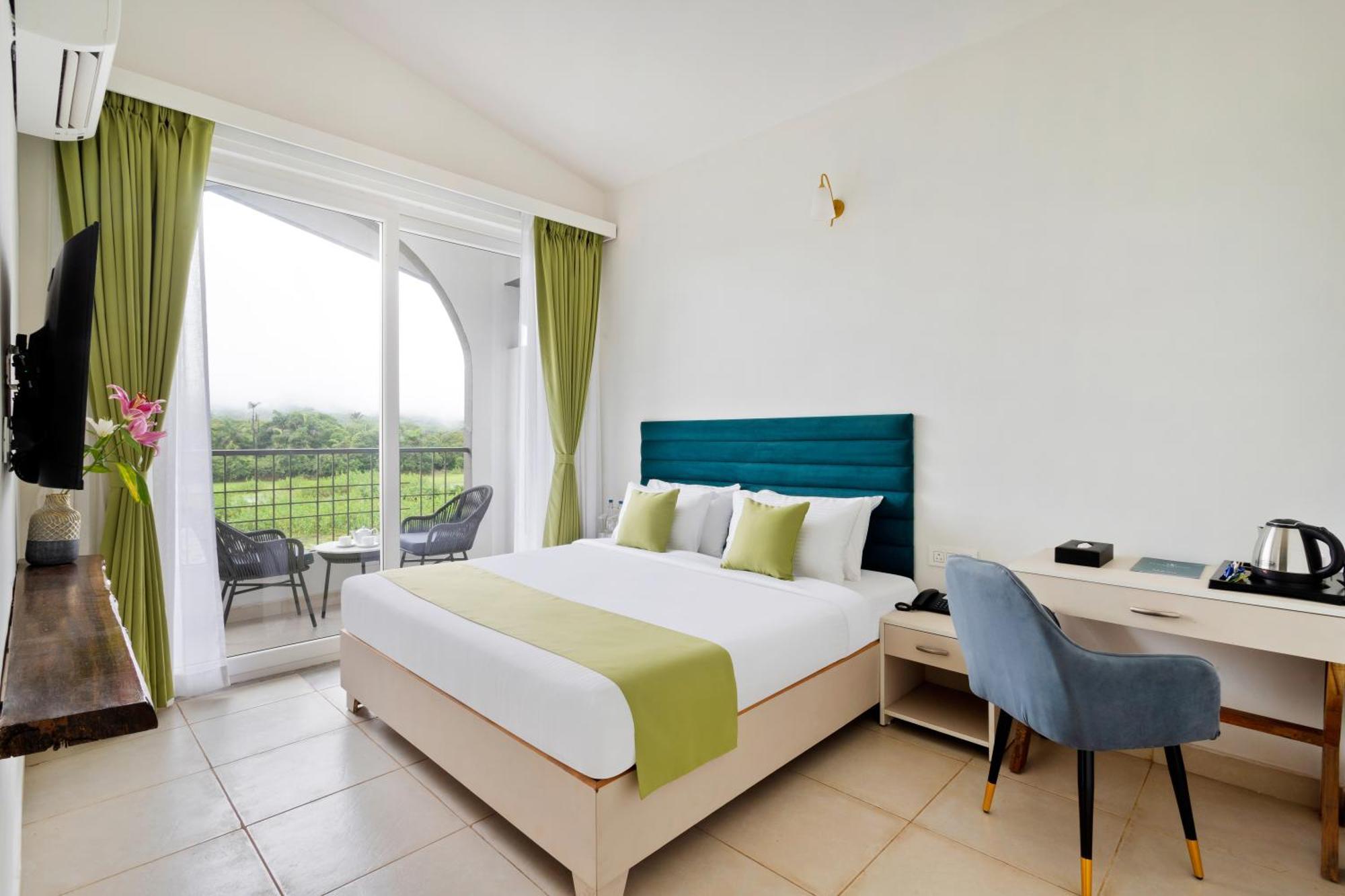 Stone Wood Hotel Amboli 암볼리 외부 사진