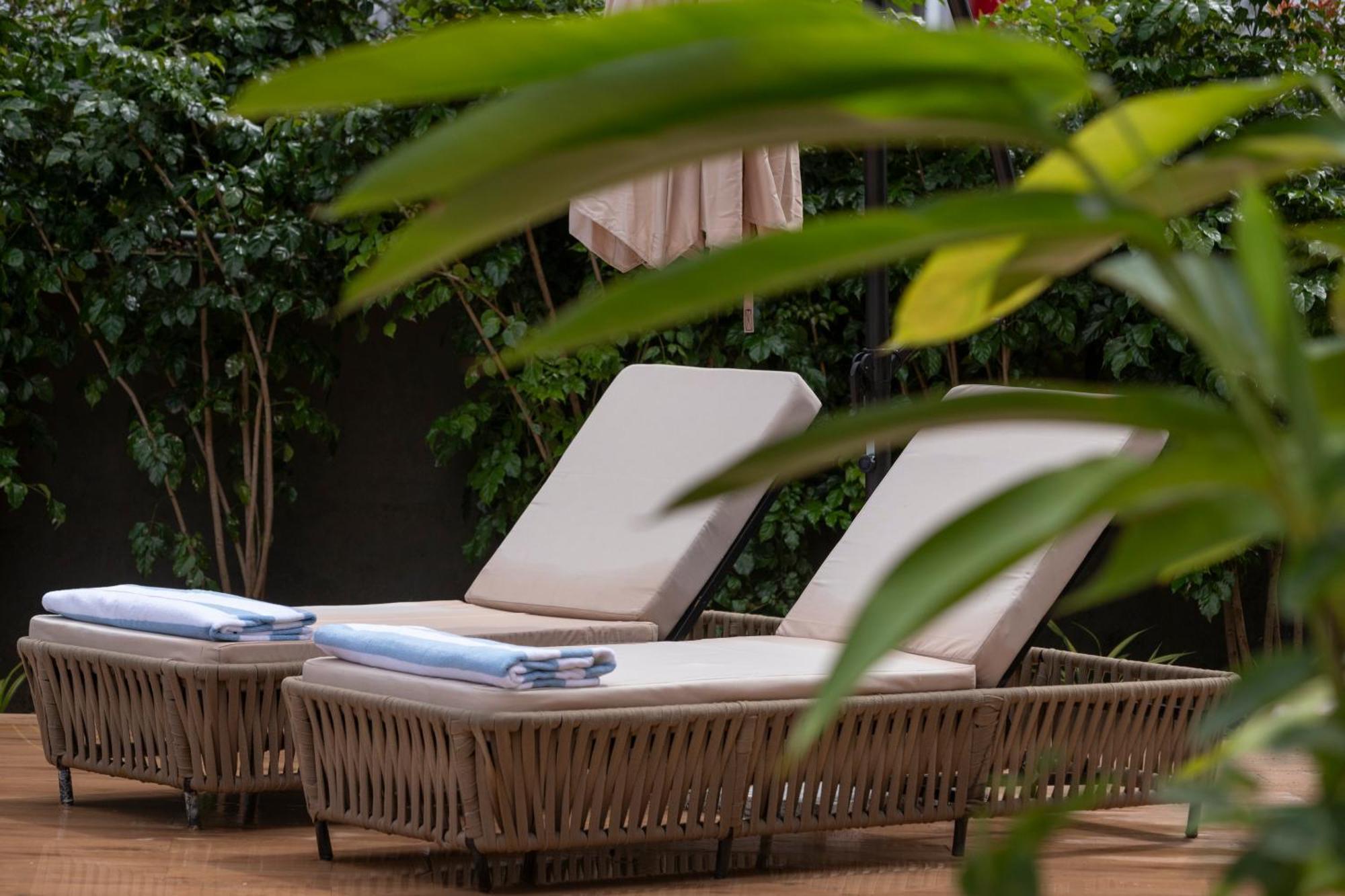 Stone Wood Hotel Amboli 암볼리 외부 사진