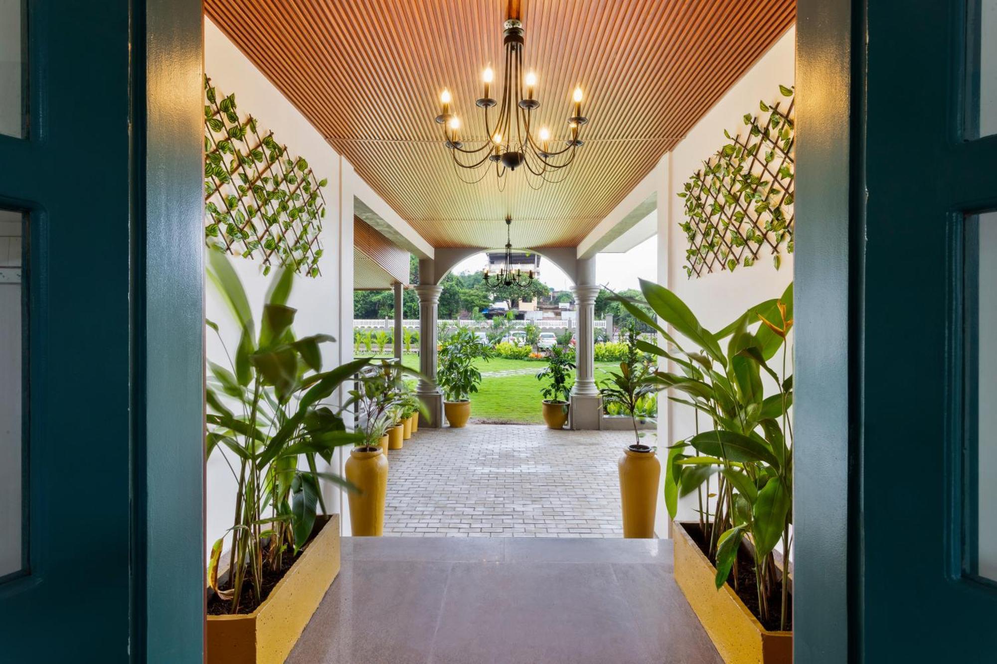 Stone Wood Hotel Amboli 암볼리 외부 사진