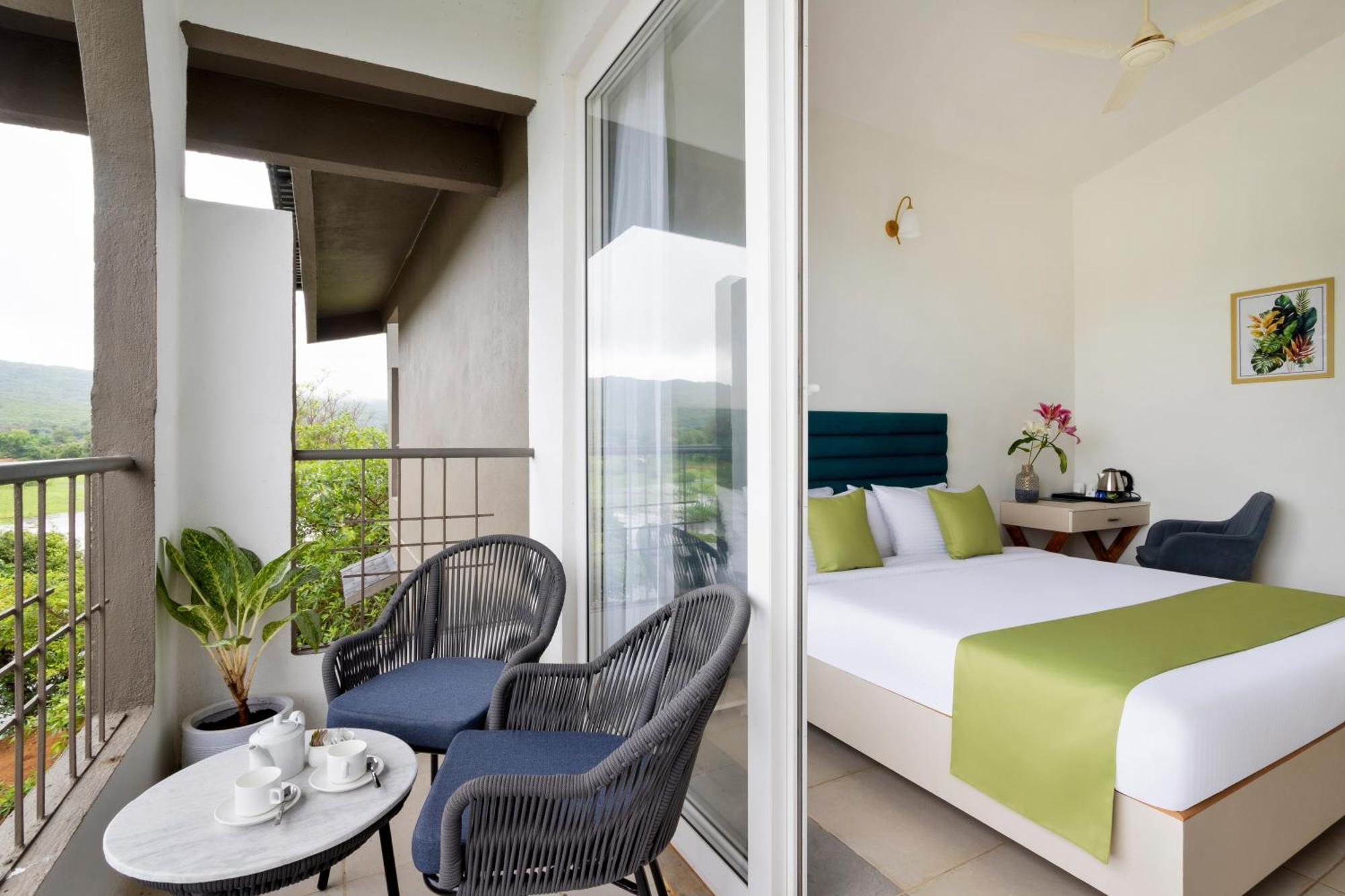 Stone Wood Hotel Amboli 암볼리 외부 사진