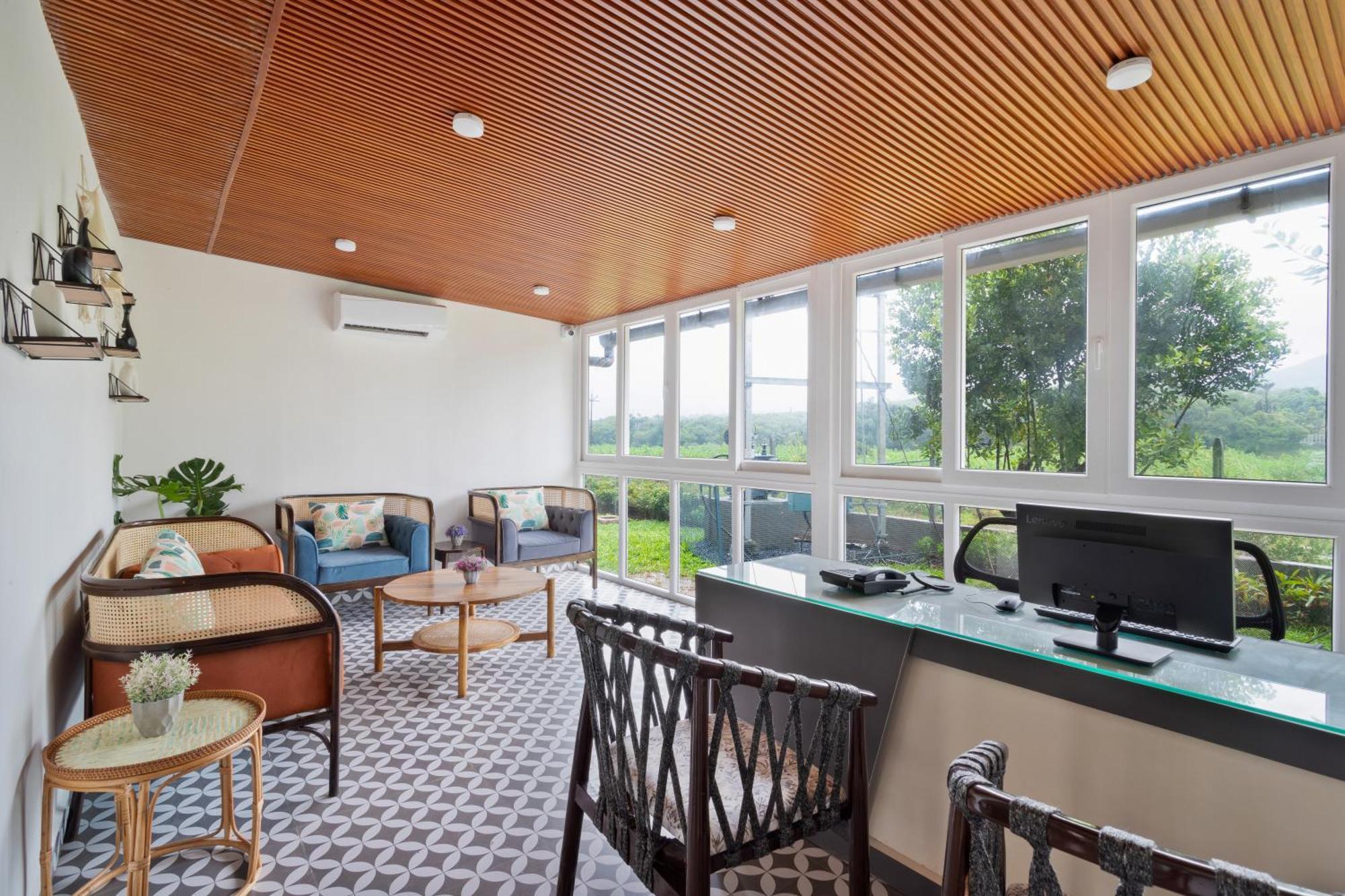 Stone Wood Hotel Amboli 암볼리 외부 사진