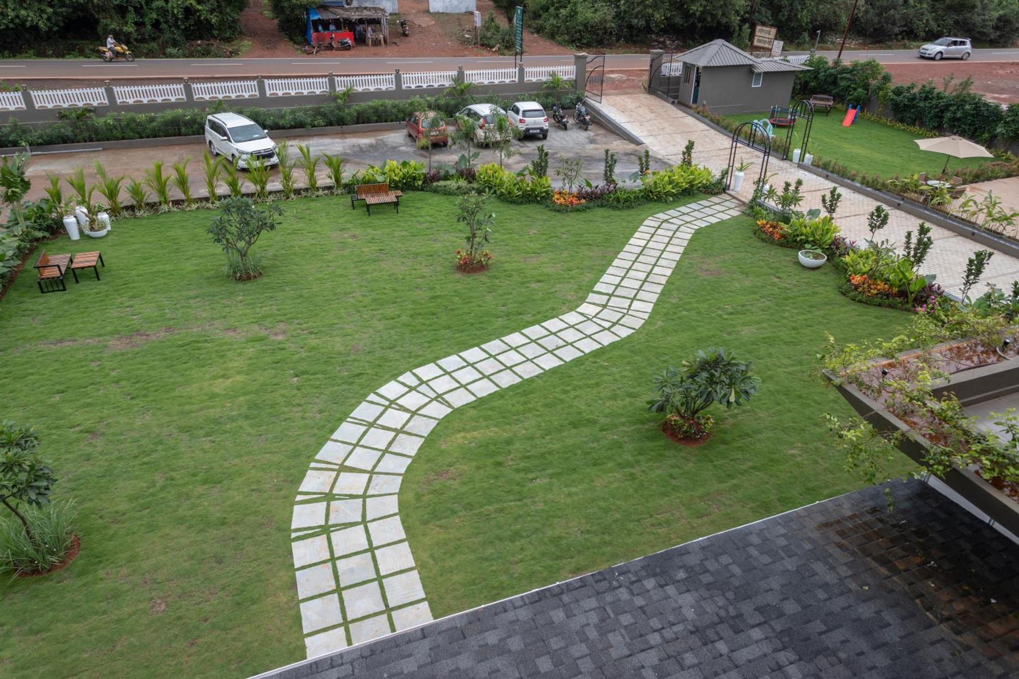 Stone Wood Hotel Amboli 암볼리 외부 사진