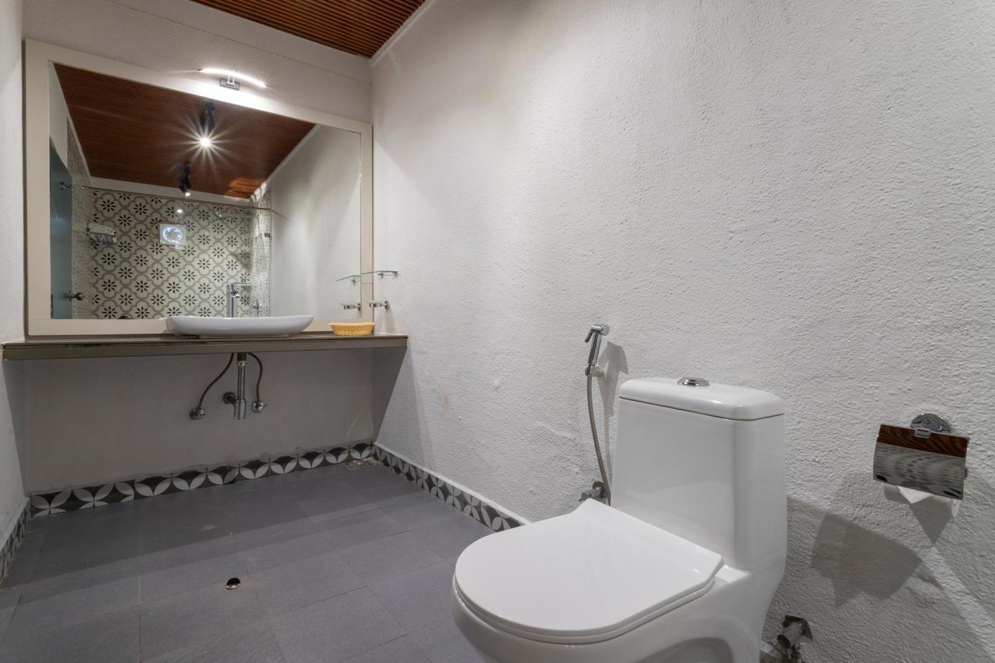 Stone Wood Hotel Amboli 암볼리 외부 사진