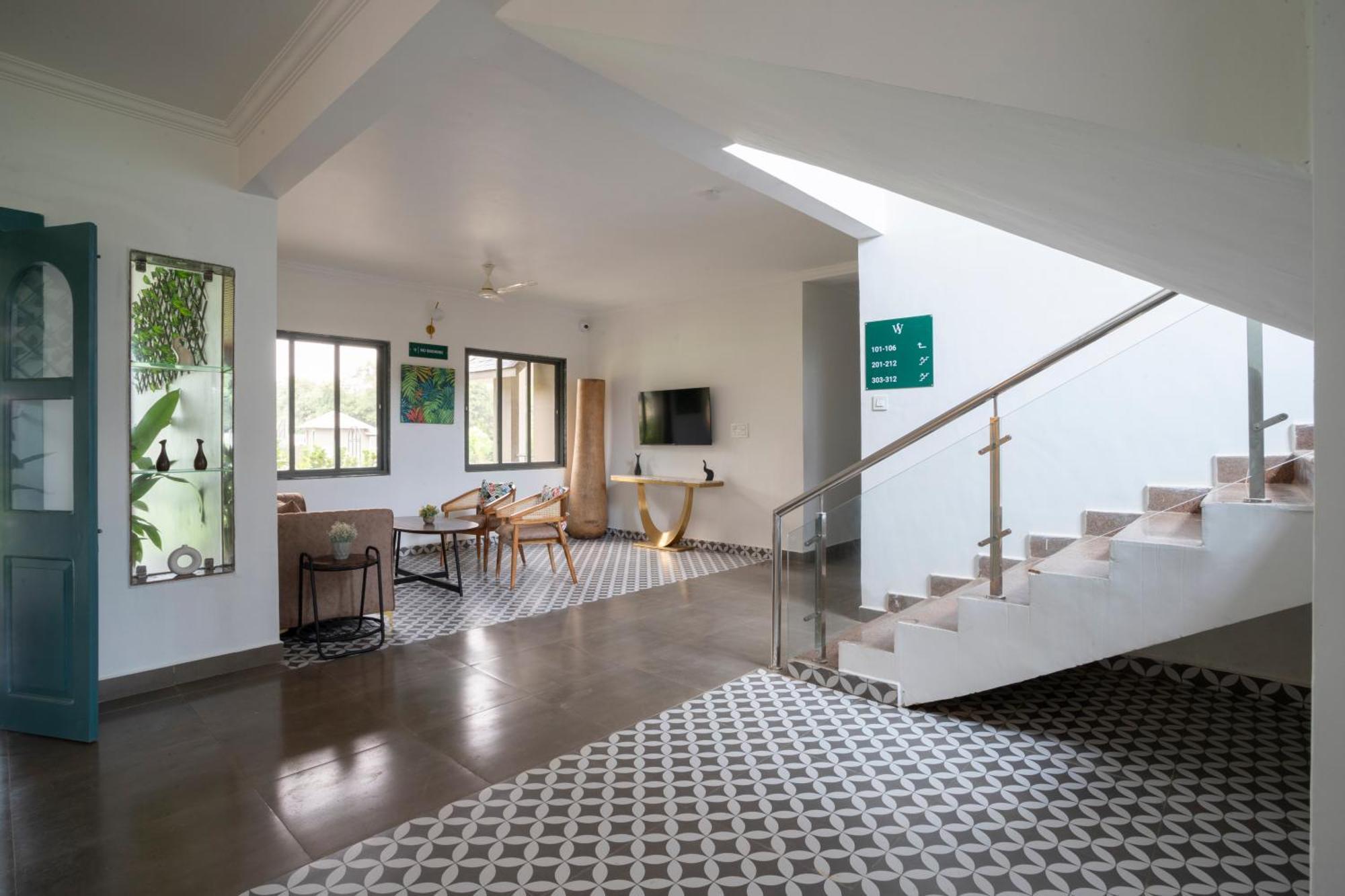 Stone Wood Hotel Amboli 암볼리 외부 사진