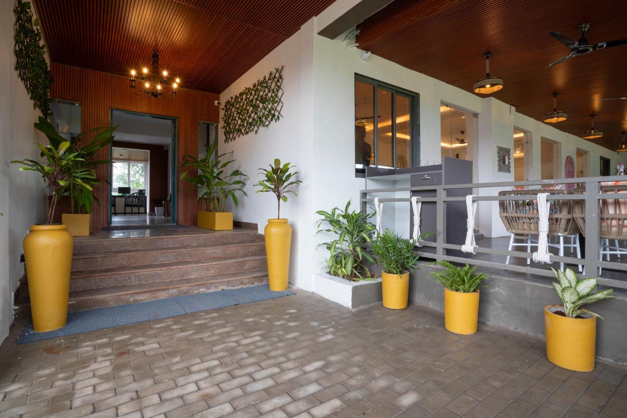 Stone Wood Hotel Amboli 암볼리 외부 사진